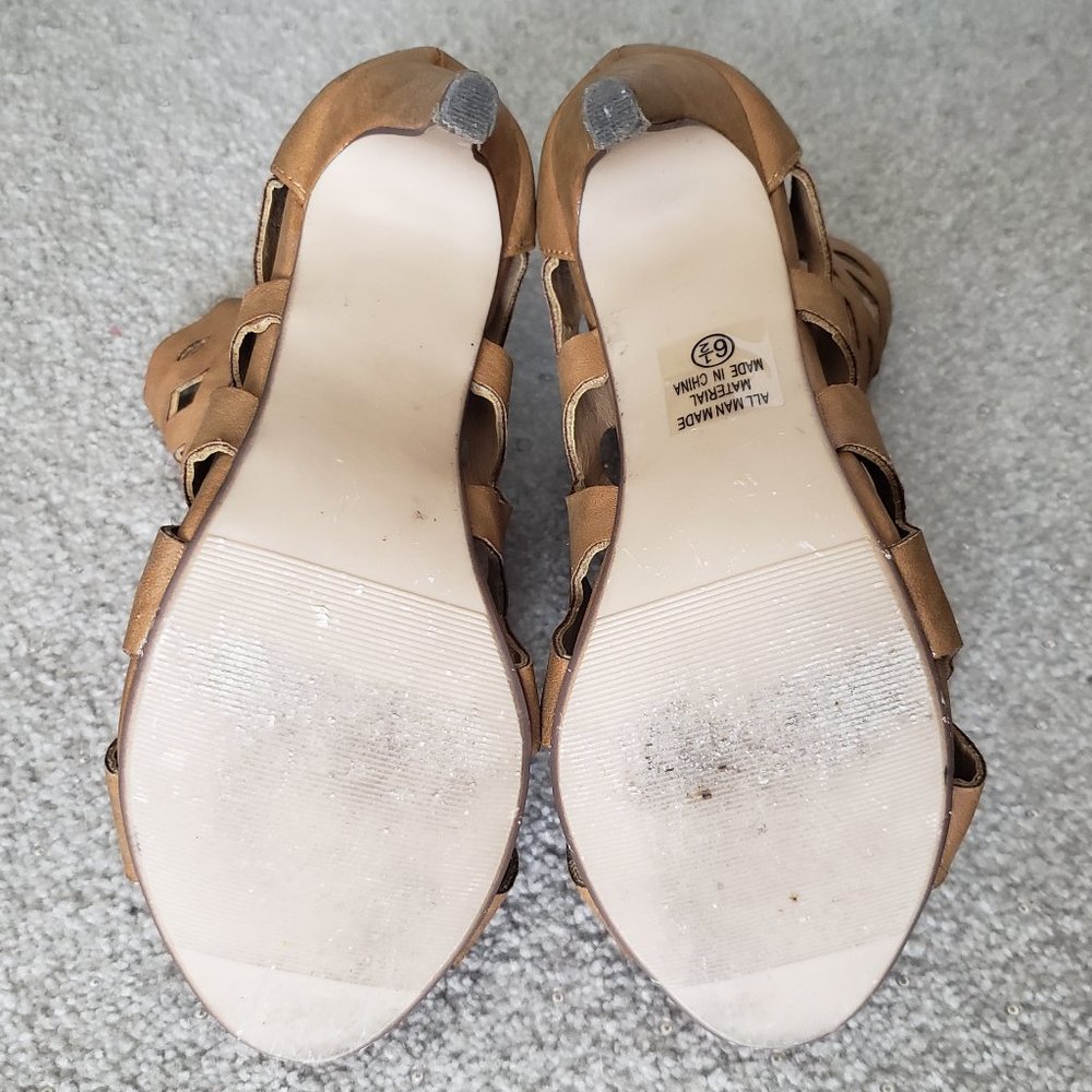 Women's Delicious Tan Heels - Picture 5 of 8
